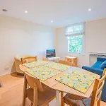 Charming Stylish Flat In The Heart Of Kensington