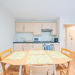 Charming Stylish Flat In The Heart Of Kensington