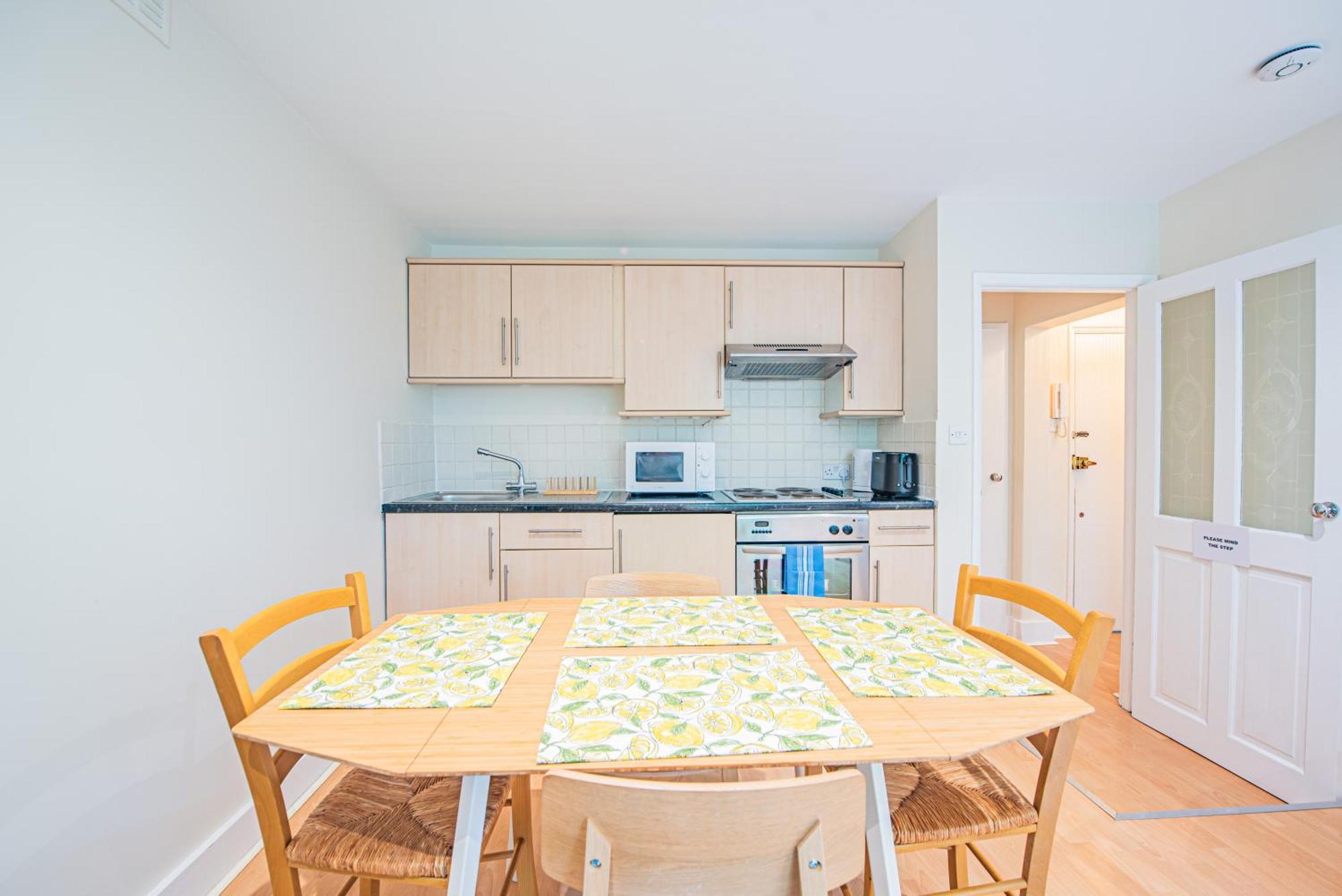 Charming Stylish Flat In The Heart Of Kensington Apartment London